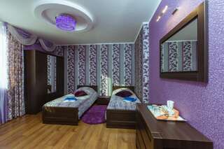 Отель naDobu Hotel Poznyaki Киев Двухместный номер эконом-класса с 2 отдельными кроватями и общей ванной комнатой-2