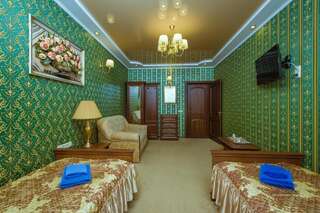 Отель naDobu Hotel Poznyaki Киев Двухместный номер эконом-класса с 2 отдельными кроватями и общей ванной комнатой-3
