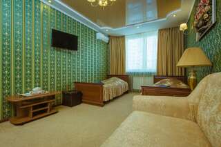 Отель naDobu Hotel Poznyaki Киев Двухместный номер эконом-класса с 2 отдельными кроватями и общей ванной комнатой-4