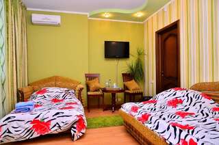Отель naDobu Hotel Poznyaki Киев Двухместный номер эконом-класса с 2 отдельными кроватями и общей ванной комнатой-6