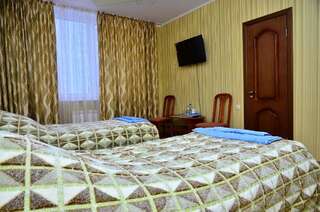 Отель naDobu Hotel Poznyaki Киев Двухместный номер эконом-класса с 2 отдельными кроватями и общей ванной комнатой-8