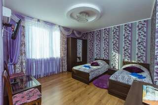 Отель naDobu Hotel Poznyaki Киев Двухместный номер эконом-класса с 2 отдельными кроватями и общей ванной комнатой-13